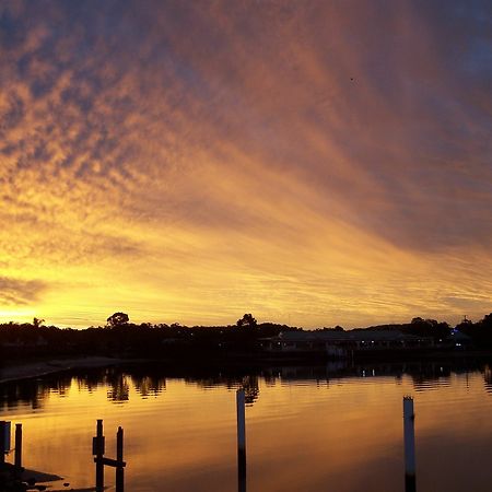 Maroochy Waterfront Motel Саншайн-Кост Экстерьер фото